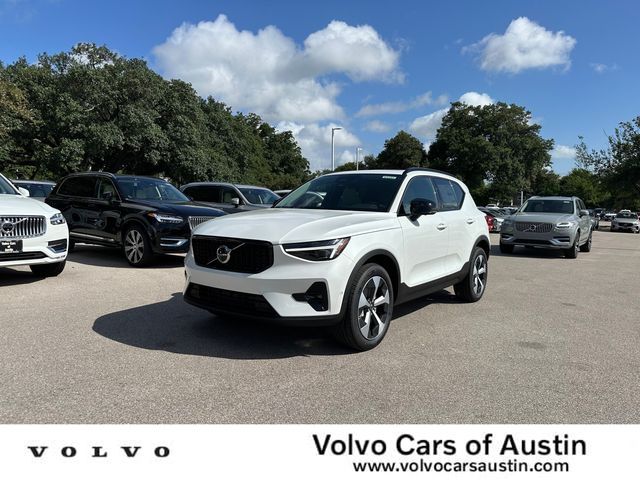 2025 Volvo XC40 Plus Dark Theme