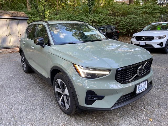 2025 Volvo XC40 Plus Dark Theme