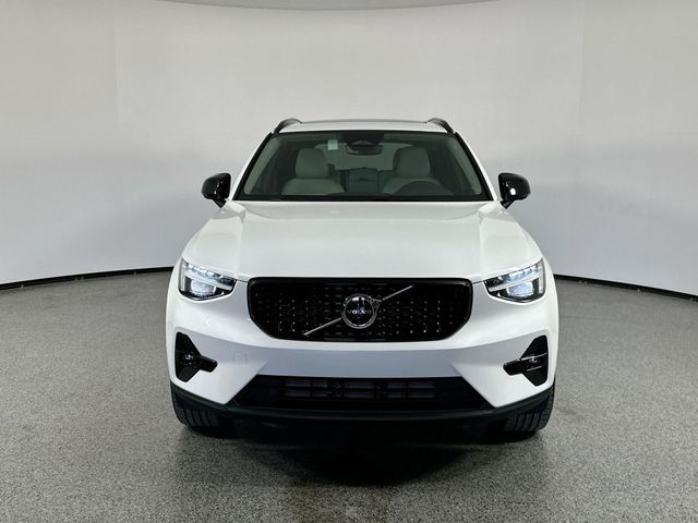 2025 Volvo XC40 Plus Dark Theme