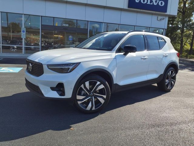 2025 Volvo XC40 Plus Dark Theme