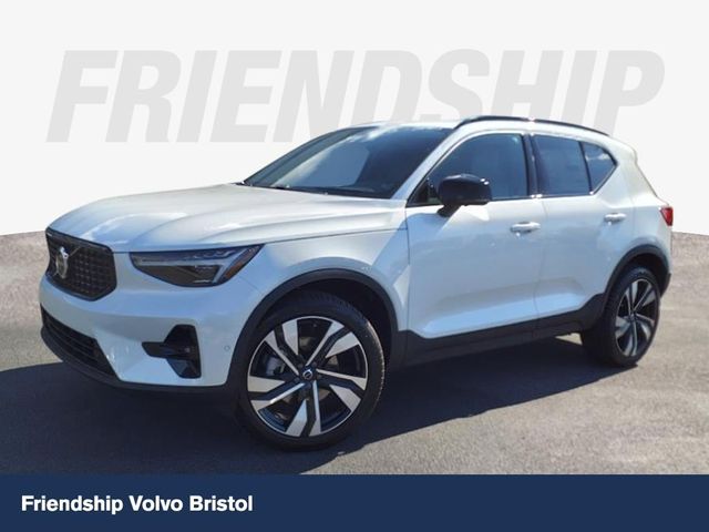 2025 Volvo XC40 Plus Dark Theme