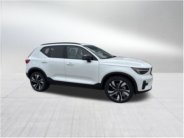 2025 Volvo XC40 Plus Dark Theme