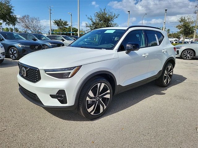 2025 Volvo XC40 Plus Dark Theme