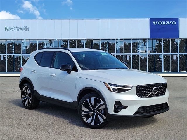 2025 Volvo XC40 Plus Dark Theme