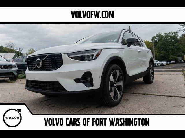 2025 Volvo XC40 Plus Dark Theme