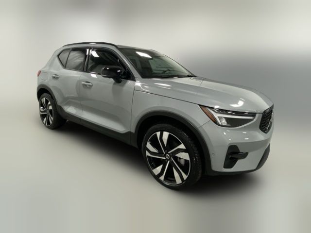 2025 Volvo XC40 Plus Dark Theme