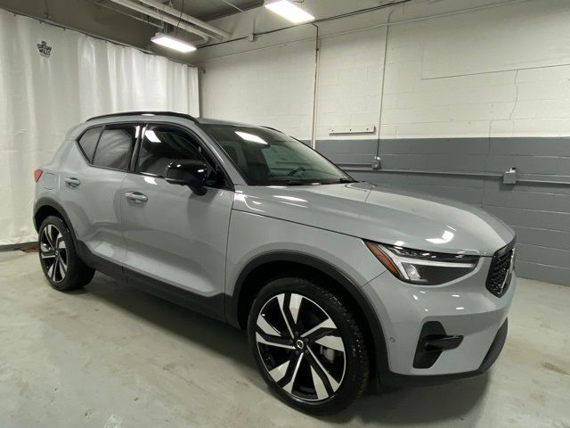 2025 Volvo XC40 Plus Dark Theme