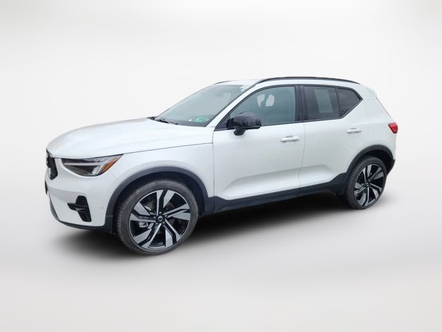 2025 Volvo XC40 Plus Dark Theme