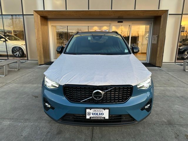 2025 Volvo XC40 Plus Dark Theme