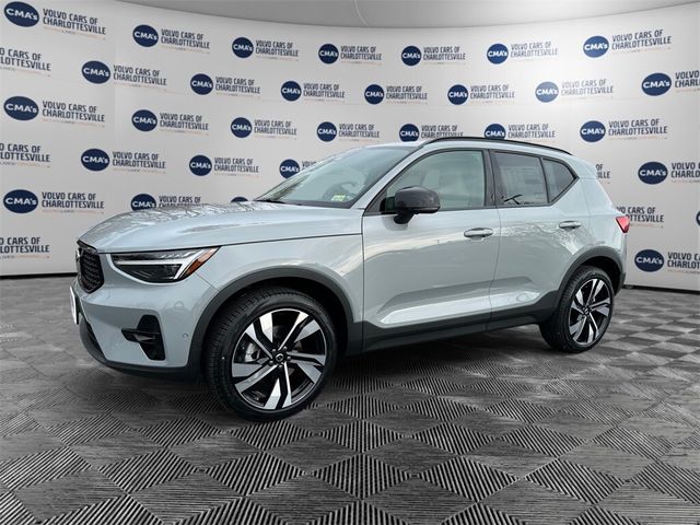 2025 Volvo XC40 Plus Dark Theme