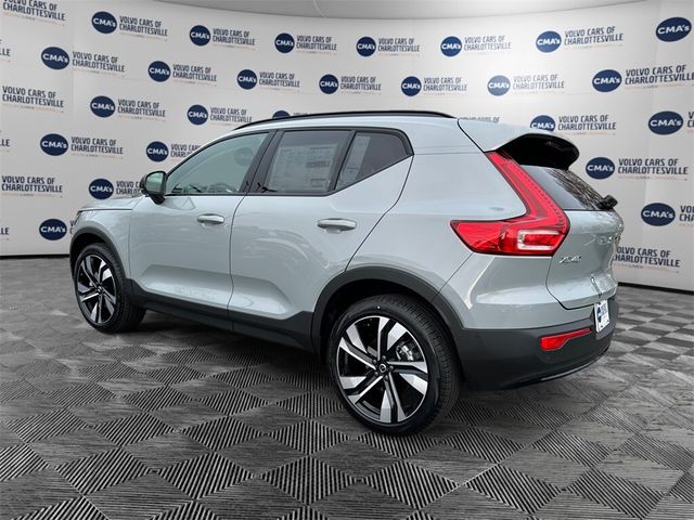 2025 Volvo XC40 Plus Dark Theme