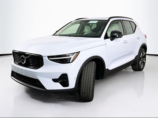 2025 Volvo XC40 Plus Dark Theme