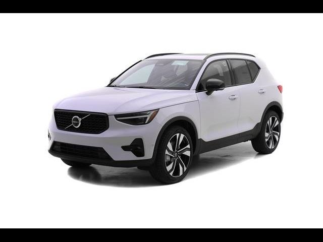 2025 Volvo XC40 Plus Dark Theme