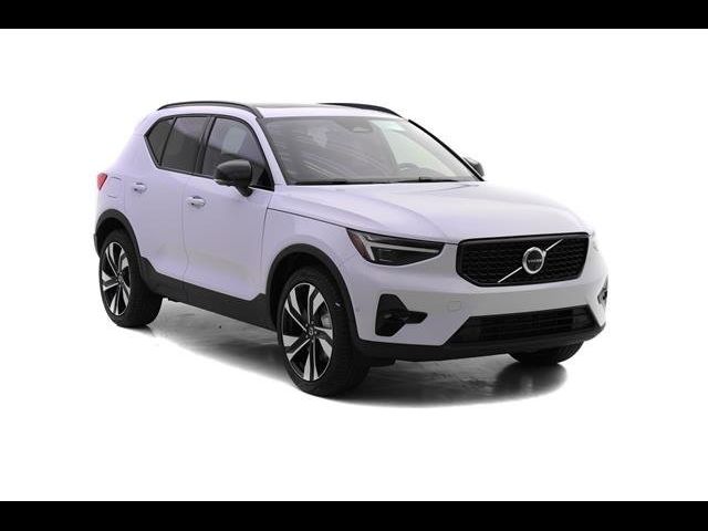 2025 Volvo XC40 Plus Dark Theme