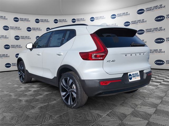 2025 Volvo XC40 Plus Dark Theme