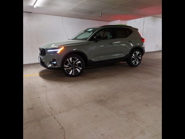 2025 Volvo XC40 Plus Dark Theme