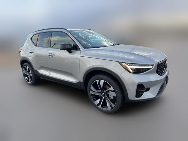 2025 Volvo XC40 Plus Dark Theme