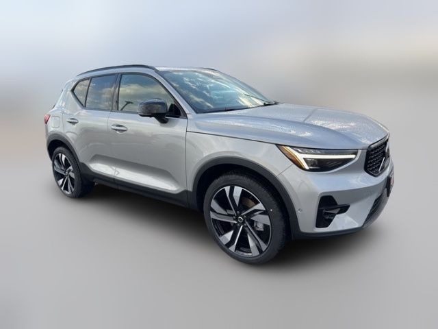 2025 Volvo XC40 Plus Dark Theme