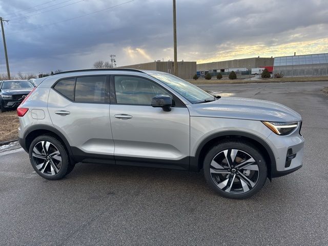 2025 Volvo XC40 Plus Dark Theme