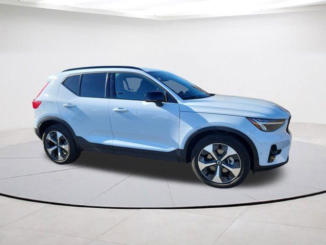 2025 Volvo XC40 Plus Dark Theme
