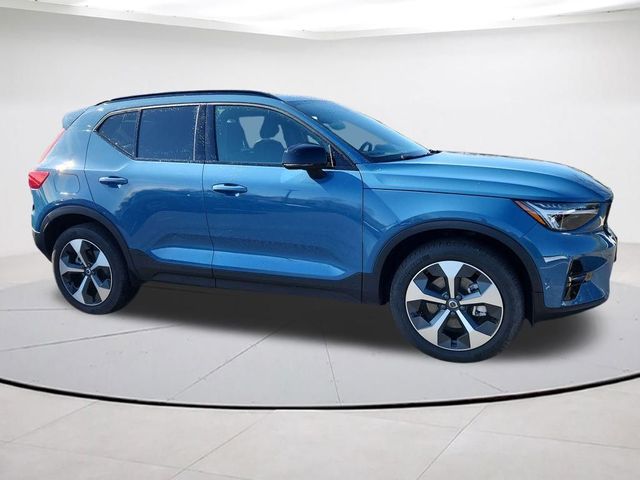 2025 Volvo XC40 Plus Dark Theme