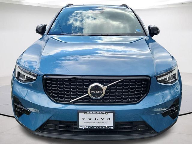 2025 Volvo XC40 Plus Dark Theme