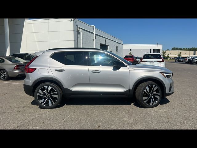 2025 Volvo XC40 Plus Dark Theme