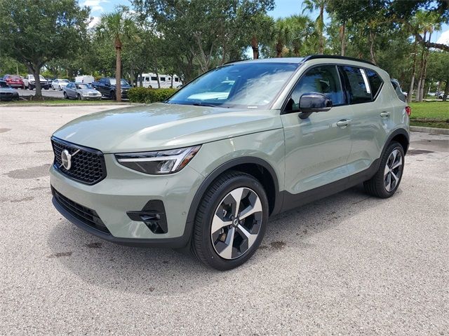 2025 Volvo XC40 Plus Dark Theme