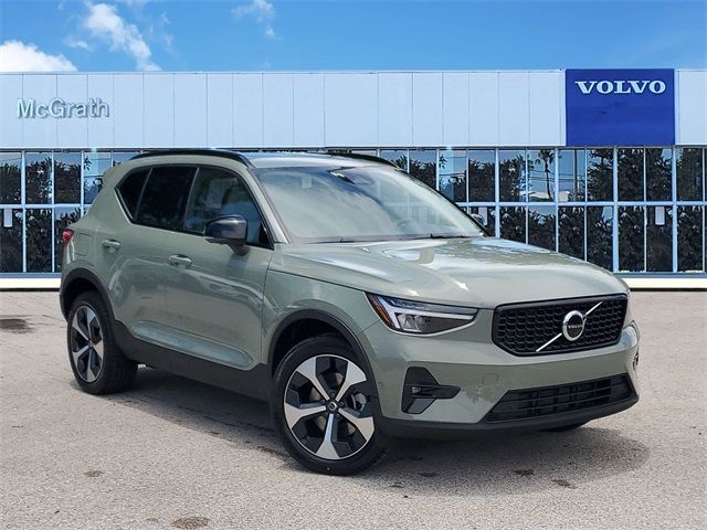 2025 Volvo XC40 Plus Dark Theme