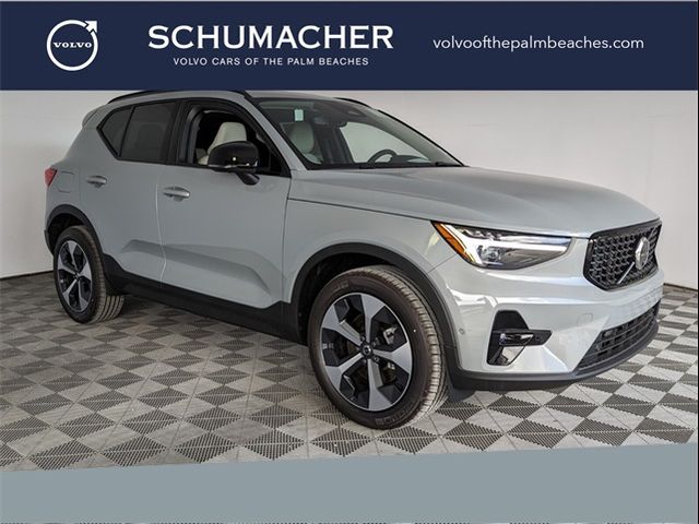 2025 Volvo XC40 Plus Dark Theme