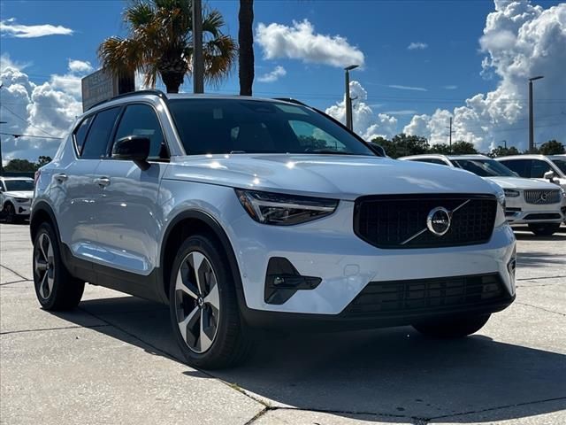 2025 Volvo XC40 Plus Dark Theme