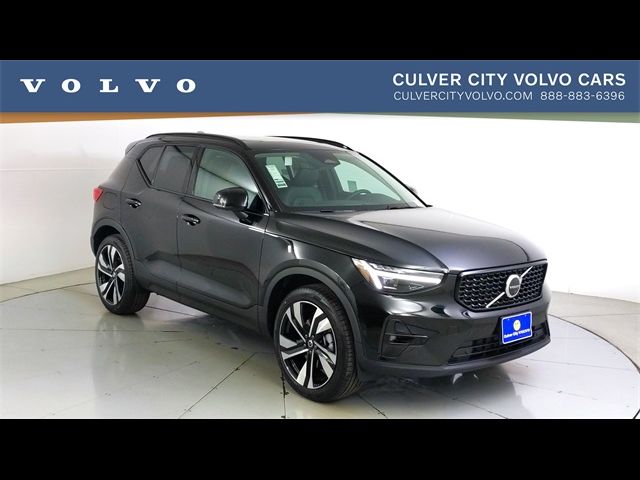 2025 Volvo XC40 Plus Dark Theme