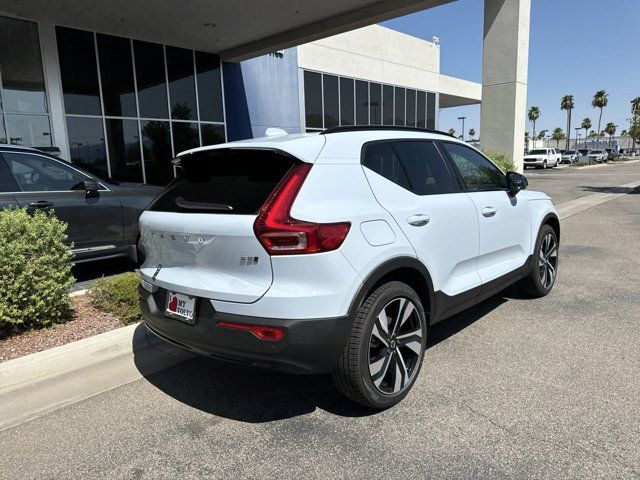 2025 Volvo XC40 Plus Dark Theme