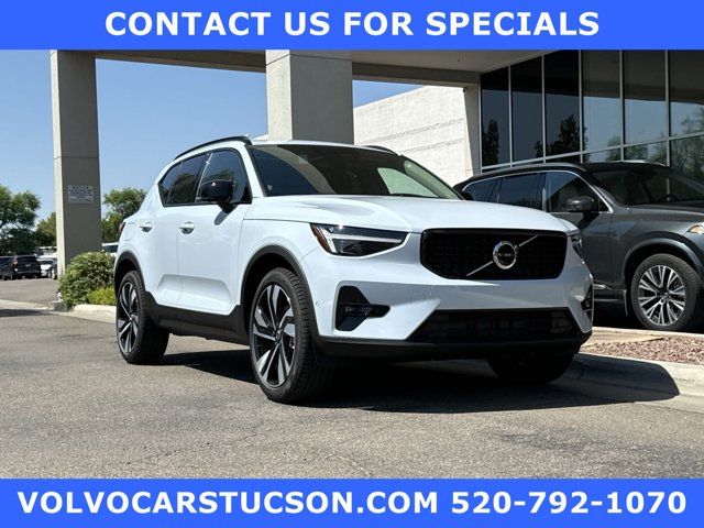 2025 Volvo XC40 Plus Dark Theme