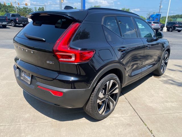 2025 Volvo XC40 Plus Dark Theme