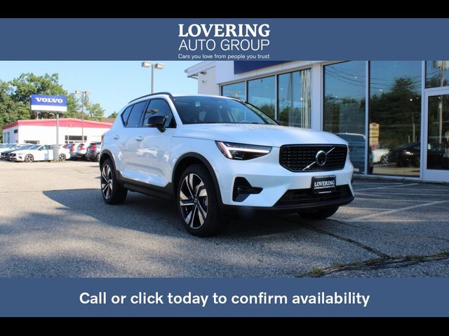 2025 Volvo XC40 Plus Dark Theme