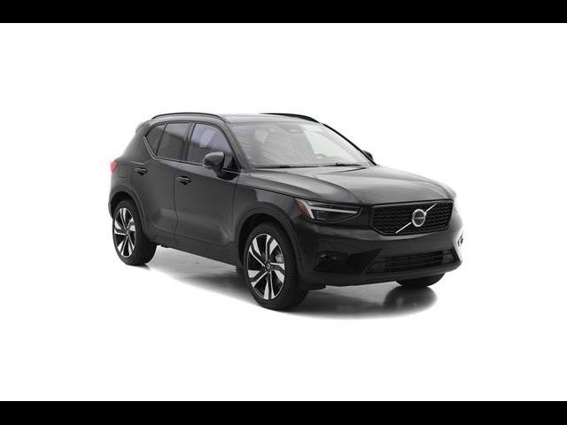 2025 Volvo XC40 Plus Dark Theme