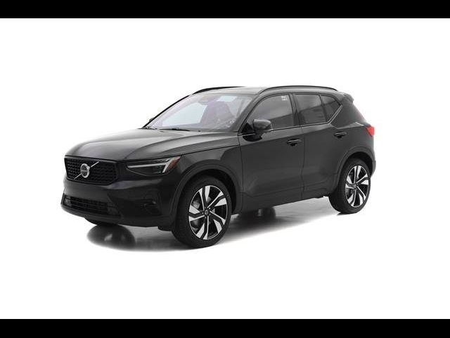 2025 Volvo XC40 Plus Dark Theme