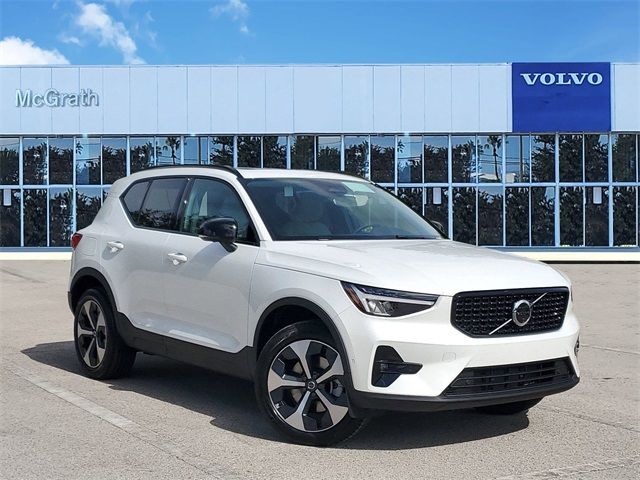 2025 Volvo XC40 Plus Dark Theme