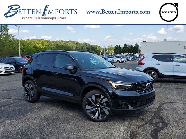 2025 Volvo XC40 Plus Dark Theme