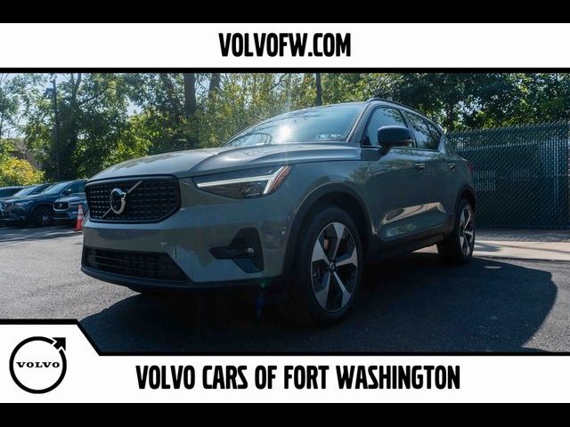 2025 Volvo XC40 Plus Dark Theme