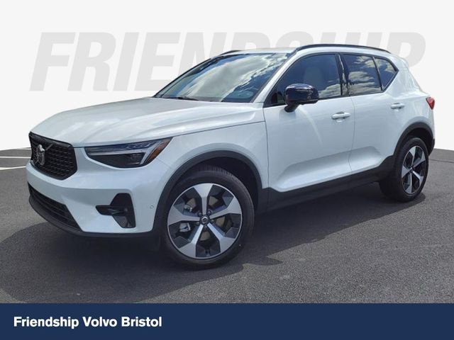 2025 Volvo XC40 Plus Dark Theme