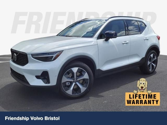 2025 Volvo XC40 Plus Dark Theme