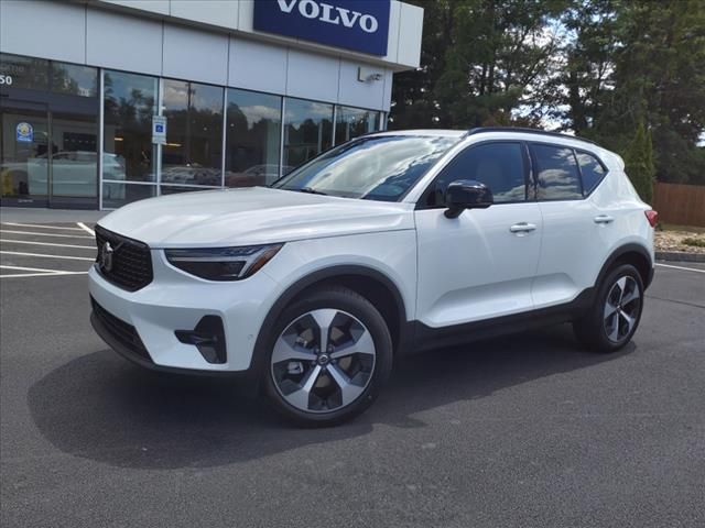 2025 Volvo XC40 Plus Dark Theme