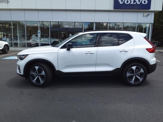 2025 Volvo XC40 Plus Dark Theme