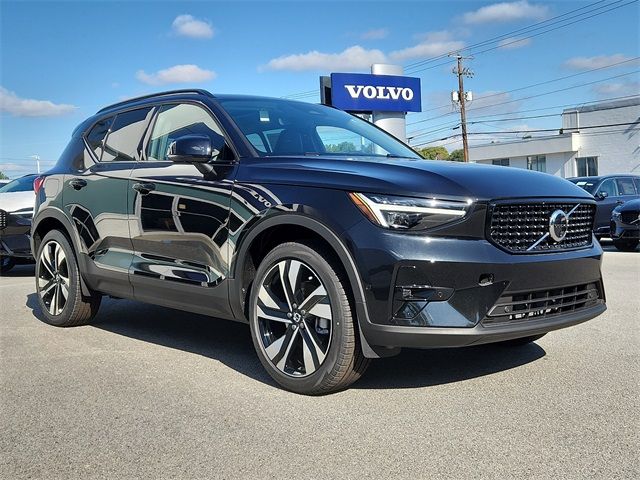 2025 Volvo XC40 Plus Dark Theme