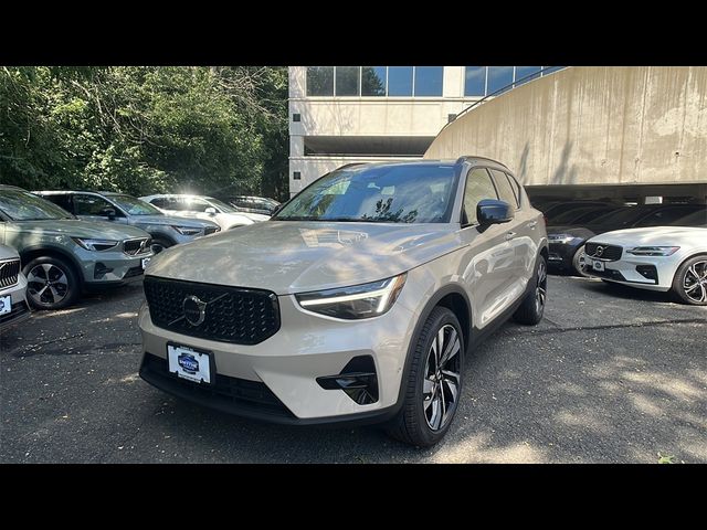 2025 Volvo XC40 Plus Dark Theme