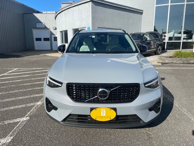 2025 Volvo XC40 Plus Dark Theme