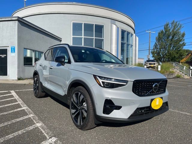 2025 Volvo XC40 Plus Dark Theme