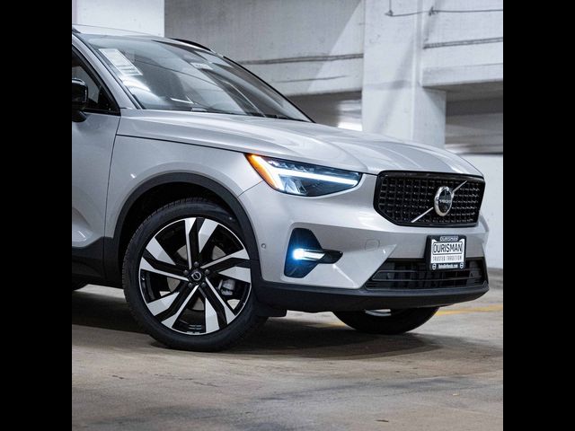 2025 Volvo XC40 Plus Dark Theme